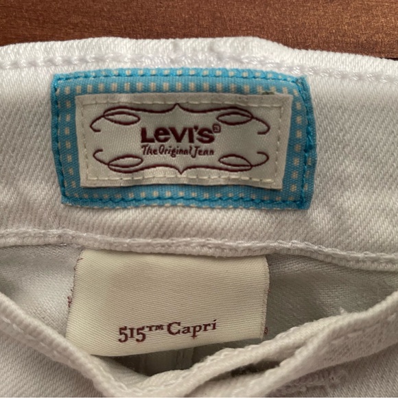 Levi's Women's White Capris - Picture 2 of 6
